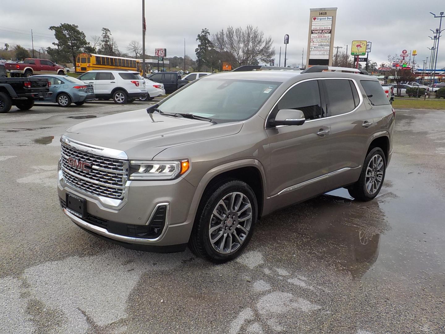 2022 Tan /Black GMC Acadia Denalli (1GKKNPL42NZ) with an 2.0L Turbo engine, Automatic transmission, located at 1617 W Church Street, Livingston, TX, 77351, (936) 327-3600, 30.710995, -94.951157 - ONE OWNER!! LOCALLY OWNED!! These folks took EXCEPTIONAL care of this vehicle! Did I mention this is a Denalli! Ride in style! - Photo#3